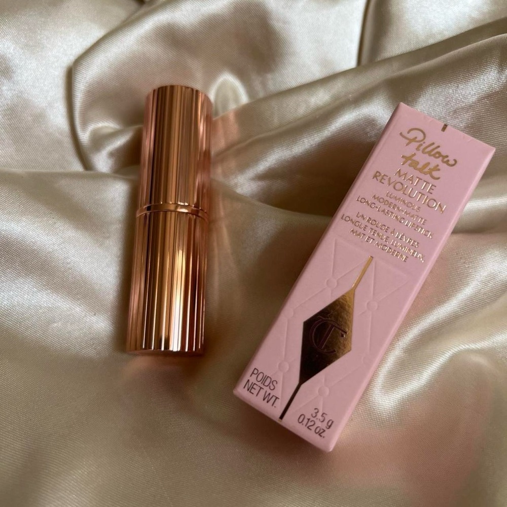 Charlotte Tilbury Pillow Talk Matte Revolution Lipstick in Medium